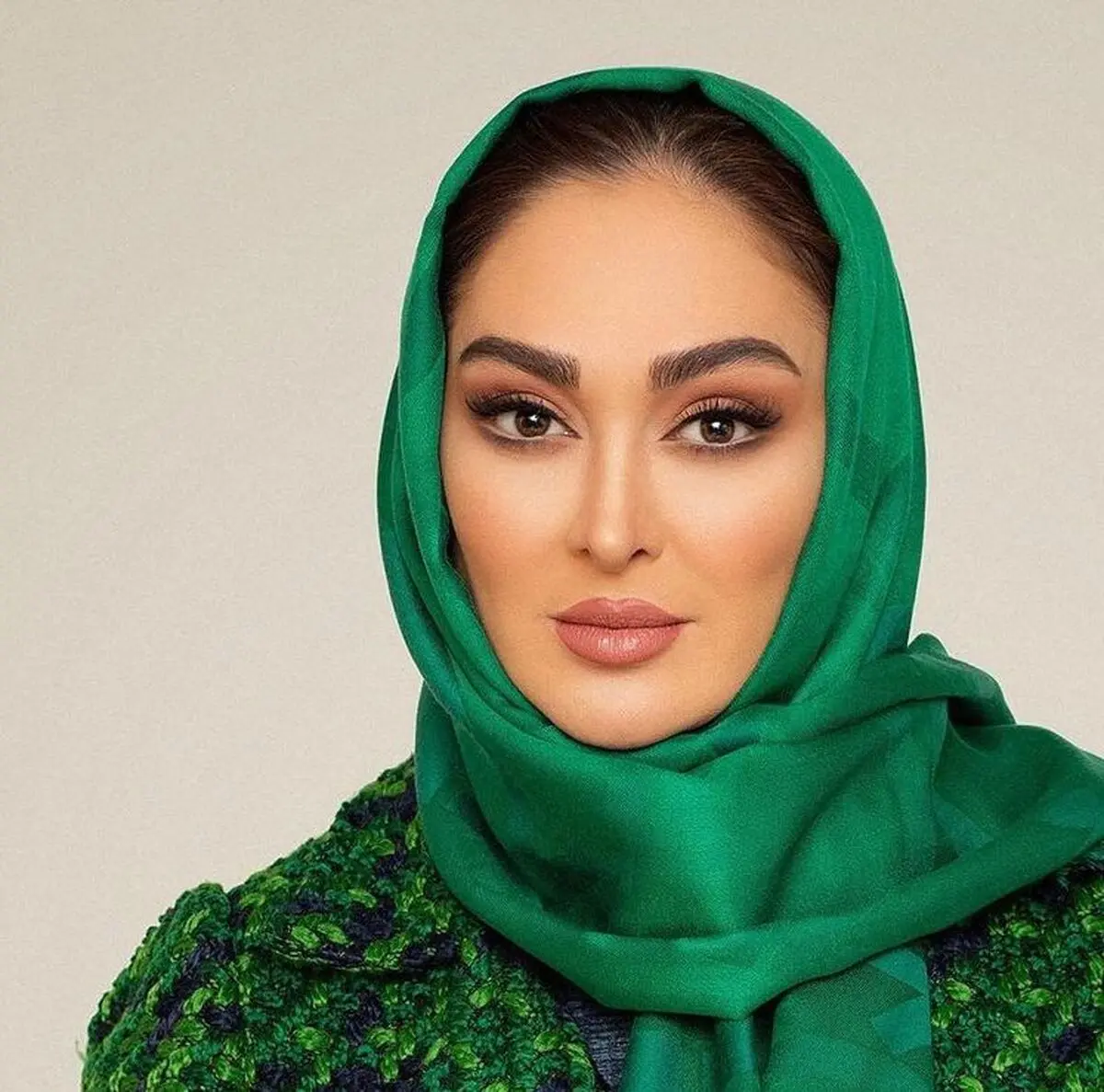 الهام حمیدی در کنار همسرش 