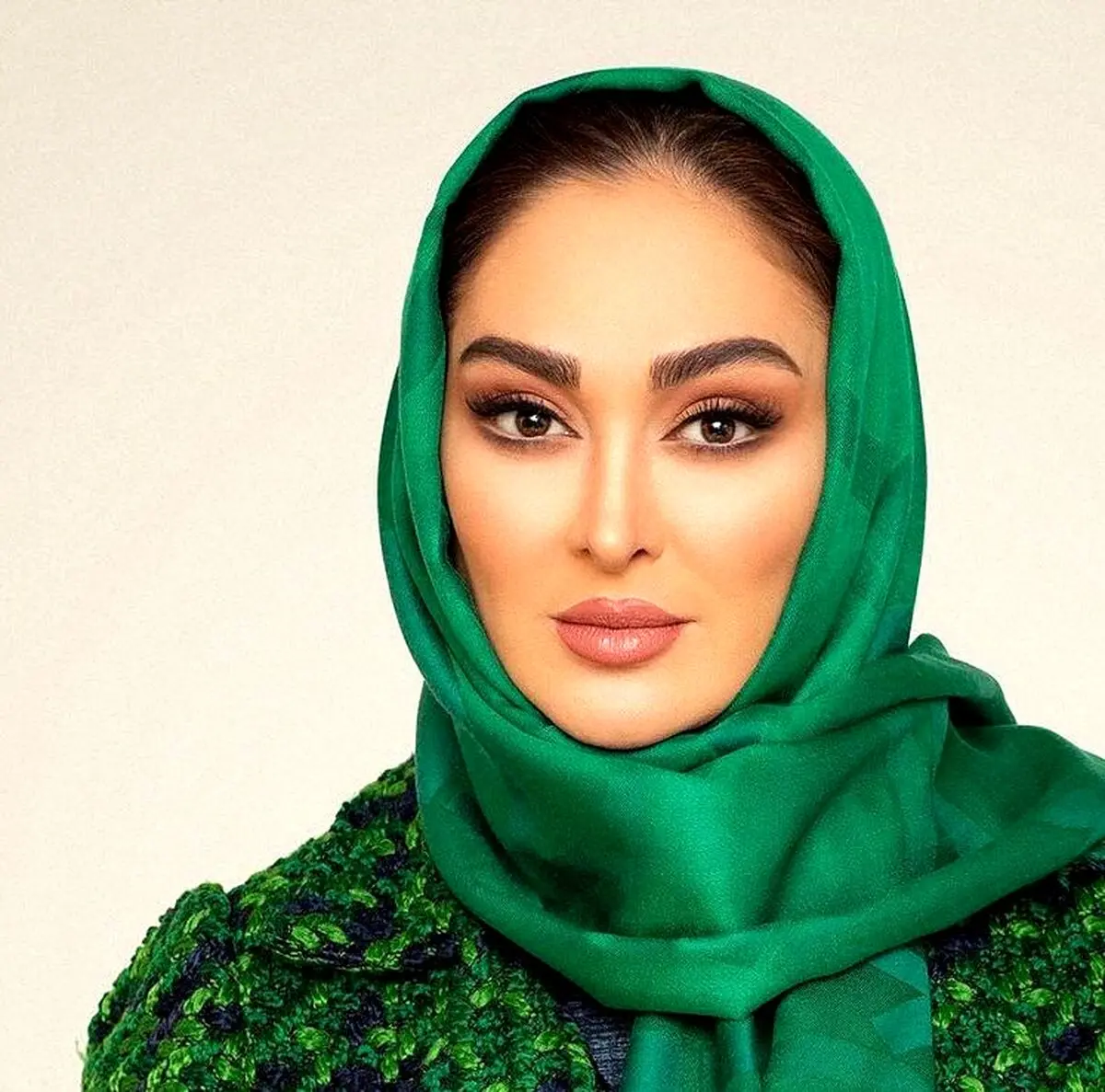 الهام حمیدی در کنار همسرش 