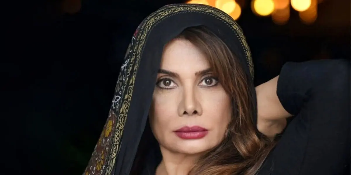 لباس پرنسسی عاطفه رضوی در این سن و سال ! | دامن پفی خانم بازیگر سوژه شد