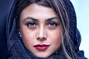 موتورسواری آزاده صمدی با استایل خفن میلیاردی | قیمت لباس چرم خانم بازیگر جنجالی شد +عکس