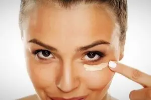 اشتباهات رایج حین استفاده از کرم دور چشم