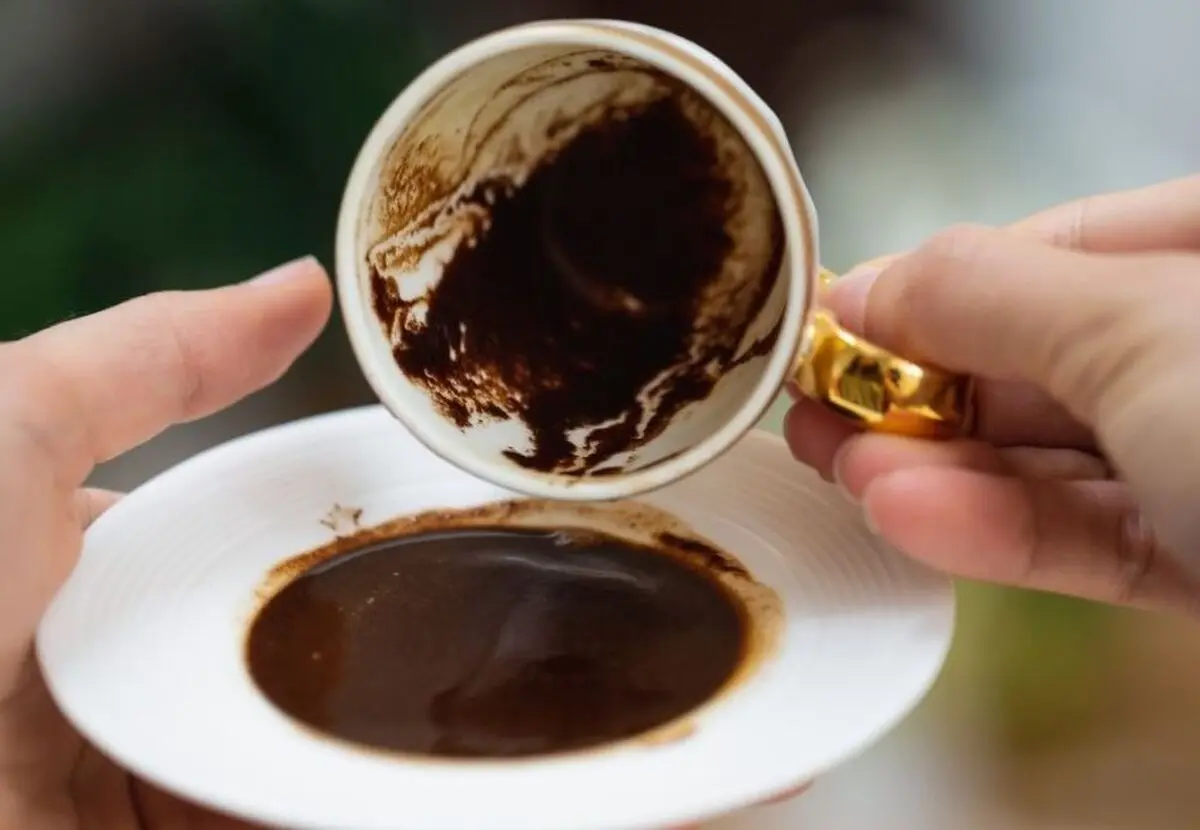 فال قهوه امروز چهارشنبه ۱۲ آذر ۱۴۰۴ | پیشگویی روز از روی نقش‌های فنجان