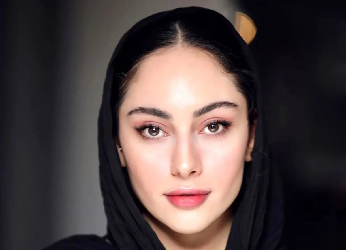 زیور آلات عجیب ترلان پروانه در اکران فیلمش + فیلم