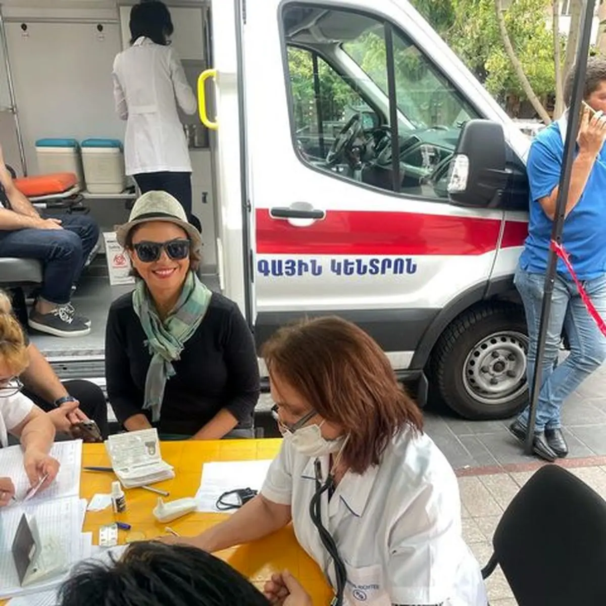 عکس جنجالی خانم بازیگر در ارمنستان درحال تزرق واکسن