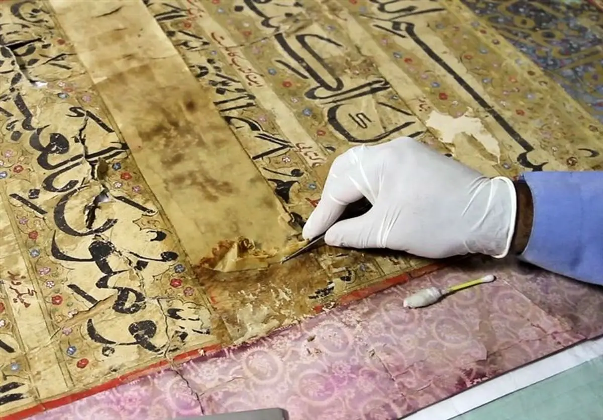 مرمت «بزرگترین قرآن خطی آسیا» به‌دستور رهبر معظم انقلاب در هند