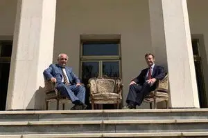 در باب عکس سفارت عظمای روسیه!