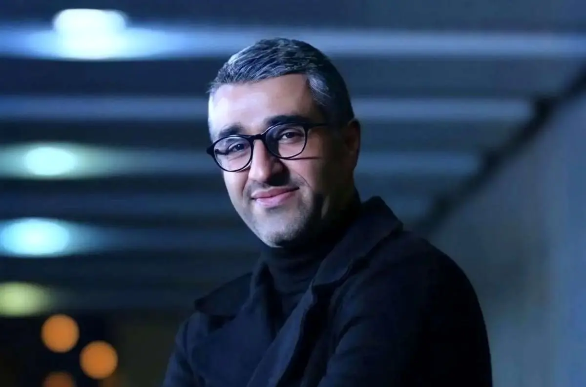 چهره خندان پژمان جمشیدی در کنار وکیل های کارکشته اش ! | این تصویر پژمان جمشیدی جنجالی شد + عکس