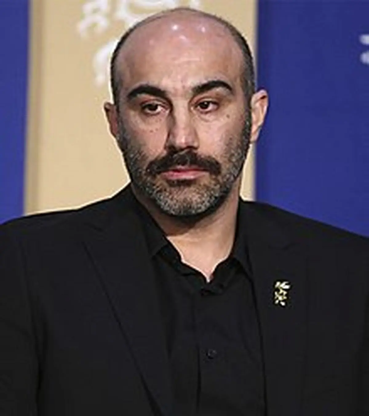 عکس محسن تنابنده با لباس زنانه 