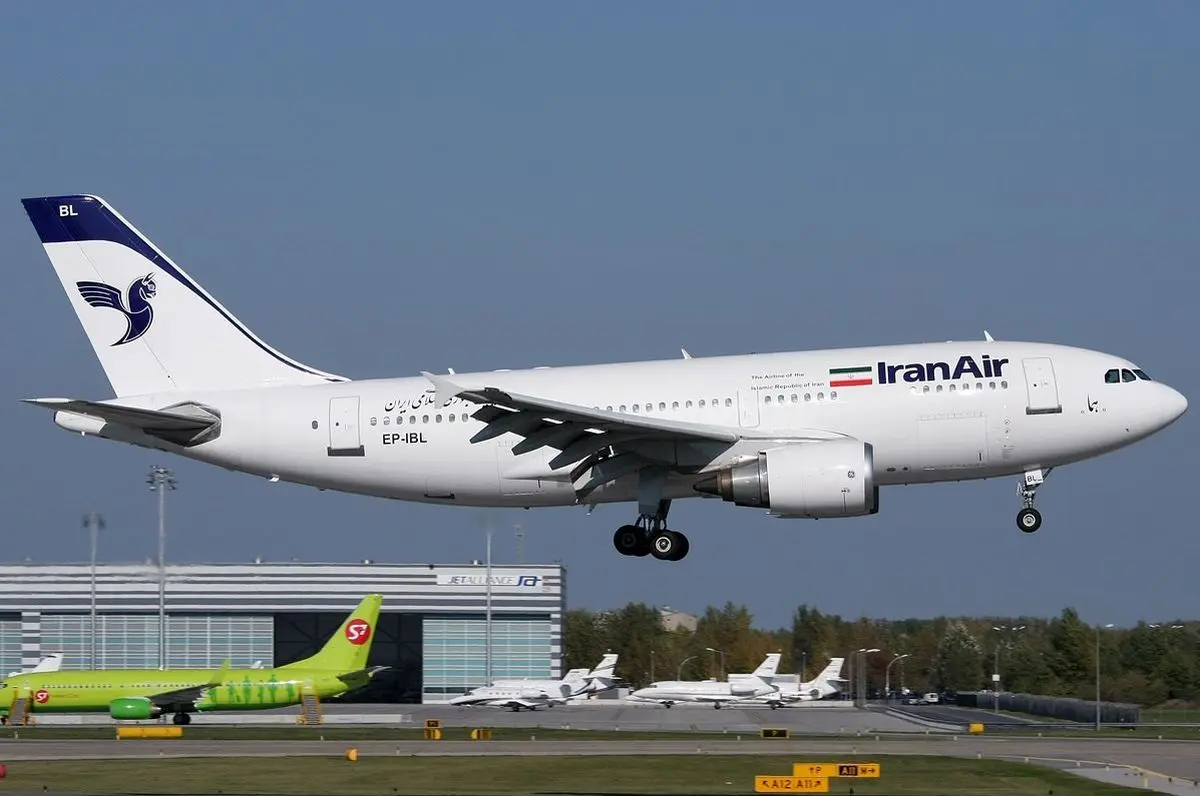 تجمع اعتراضی کارکنان هما در ترمینال۲ مهرآباد