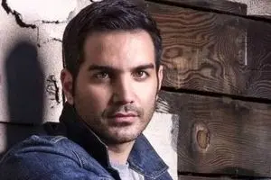 سورپرایز محسن یگانه در کنسرت | جشن تولد لاکچری با کیک ۴ طبقه!