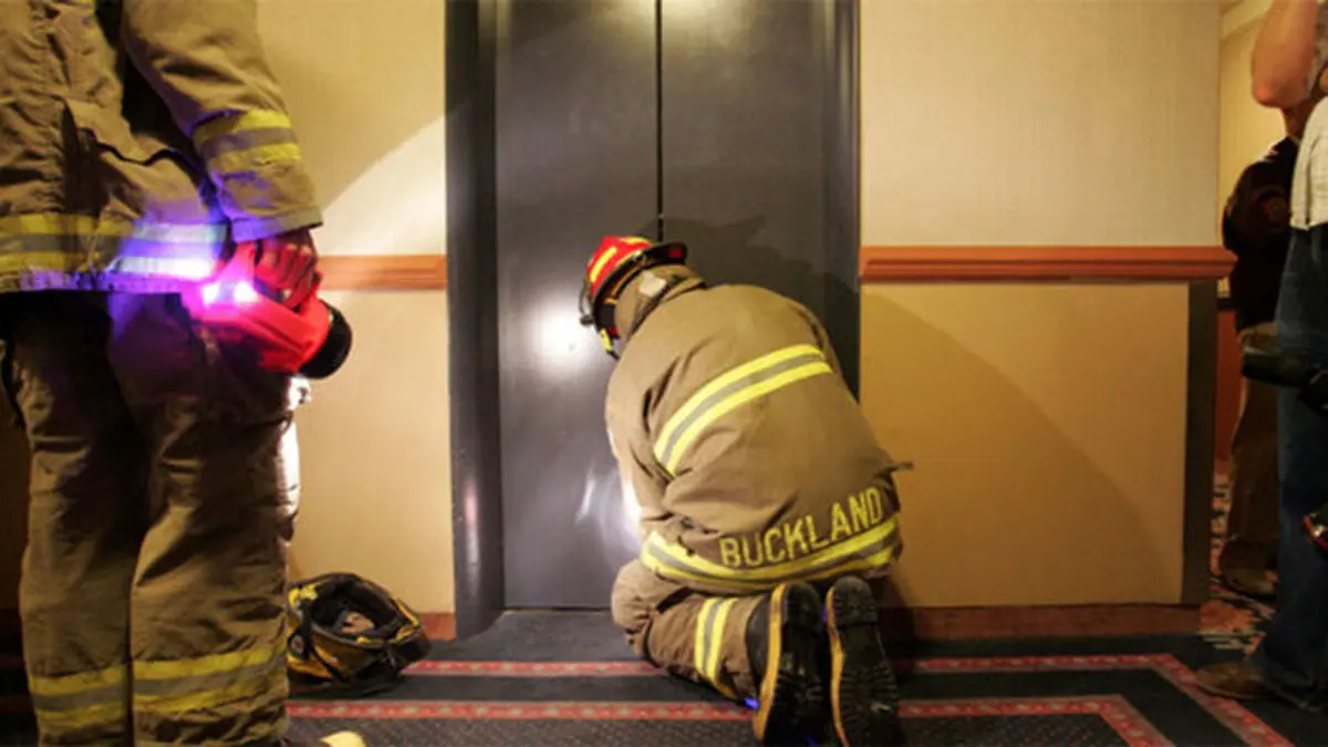 گرفتاری ۳۰ شهروند تبریزی در آسانسور