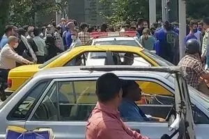 تجمع استقلالی‌ها مقابل ساختمان قوه قضاییه/عکس