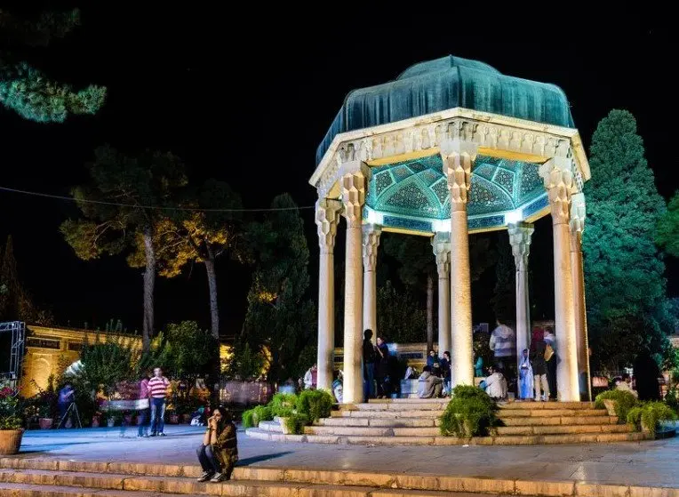 فال حافظ امروز دوشنبه ۳ آذر ۱۴۰۴ / پیام امروز حافظ چیست ؟