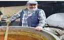  عکس عجیب محمدرضا شریفی نیا پای دیگ نذری!
