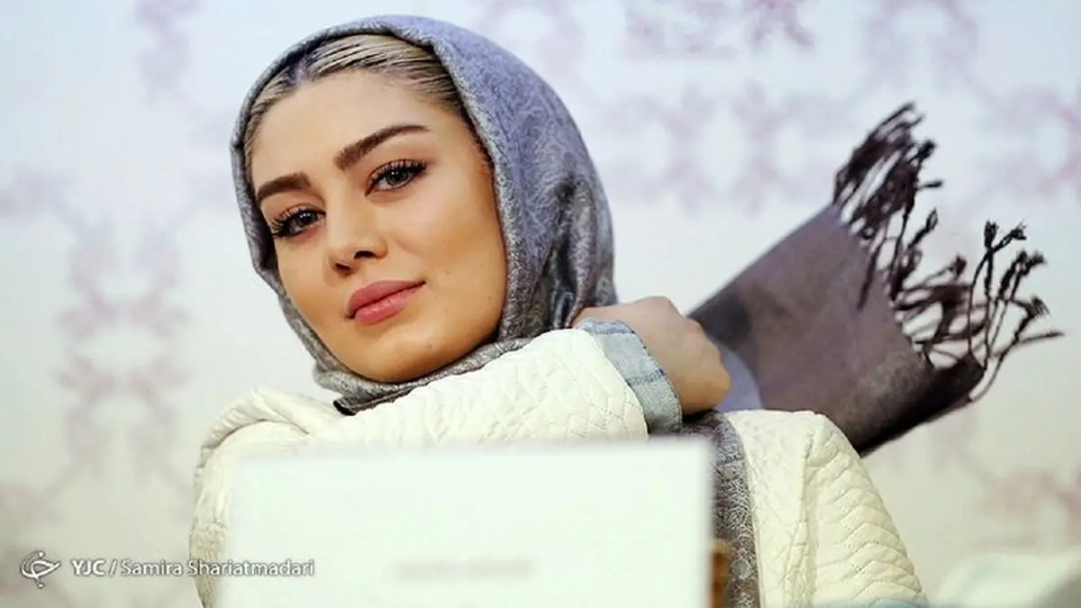 سحر قریشی در کنار مادرش 