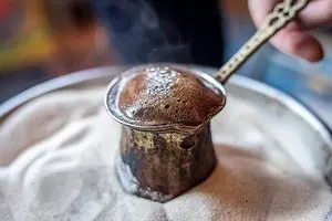 فال قهوه امروز پنجشنبه ۱۰ مهر ۱۴۰۴ | تو فالت کلید اومده ! معنیش چیه ؟