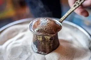 فال قهوه امروز پنجشنبه ۱۰ مهر ۱۴۰۴ | تو فالت کلید اومده ! معنیش چیه ؟